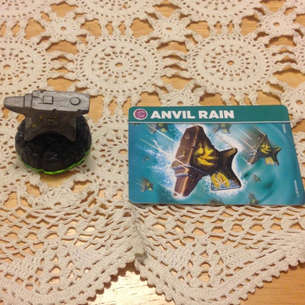 Skylanders Spyro’s Adventure Anvil Rain Action Figure and collectors card